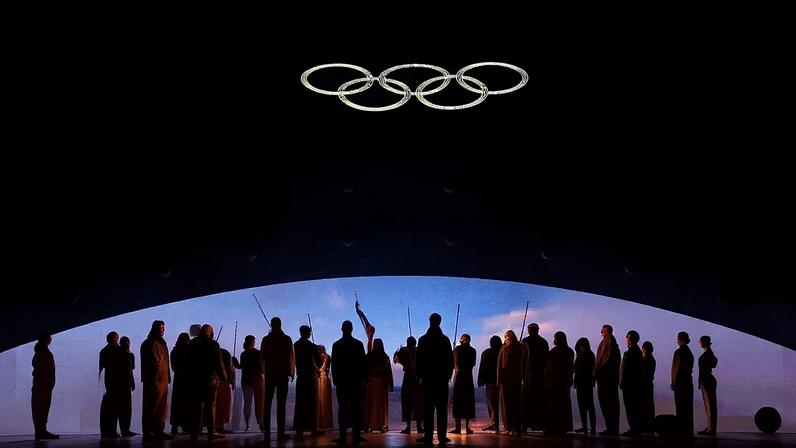 Artistas participam na cerimónia de encerramento dos Jogos Olímpicos de inverno de 2026, em Verona, Itália, no domingo, 22 de fevereiro de 2026.