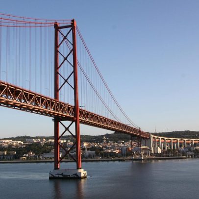 Portugal congela 25 milhões de euros, investiga empresas russas ligadas a Putin