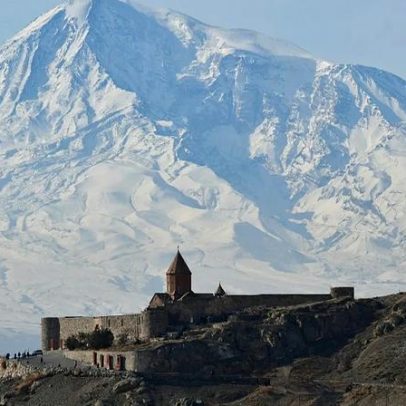Arménia elimina vistos até julho; mosteiros, arquitetura arrojada e cafés.