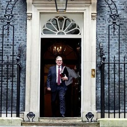Starmer enfrenta incerteza após demissão de aliado ligado ao escândalo Mandelson