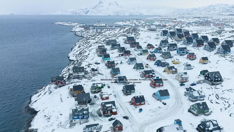 Casas junto à costa de um fiorde em Nuuk, Gronelândia, sábado, 24 de janeiro de 2026