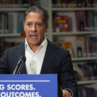 FBI faz buscas na casa e no escritório de português que lidera escolas em LA