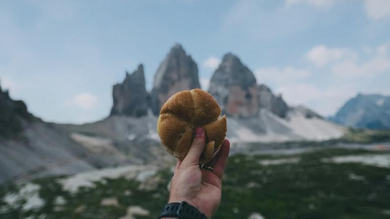 Nas Dolomitas mantêm-se há séculos tradições gastronómicas alpinas.