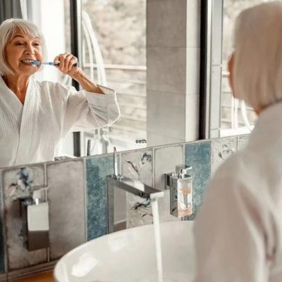 Escovar os dentes três vezes ao dia pode prolongar a vida, dizem especialistas