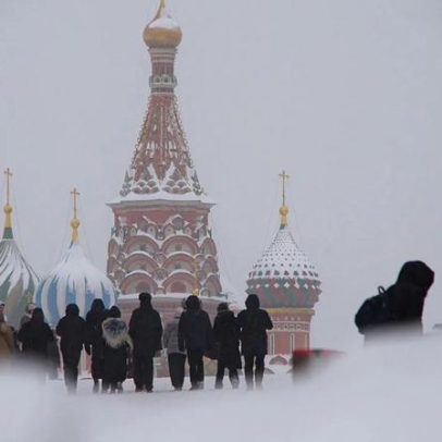 Moscovo volta a ser atingida por nevão intenso, cidade em dificuldades