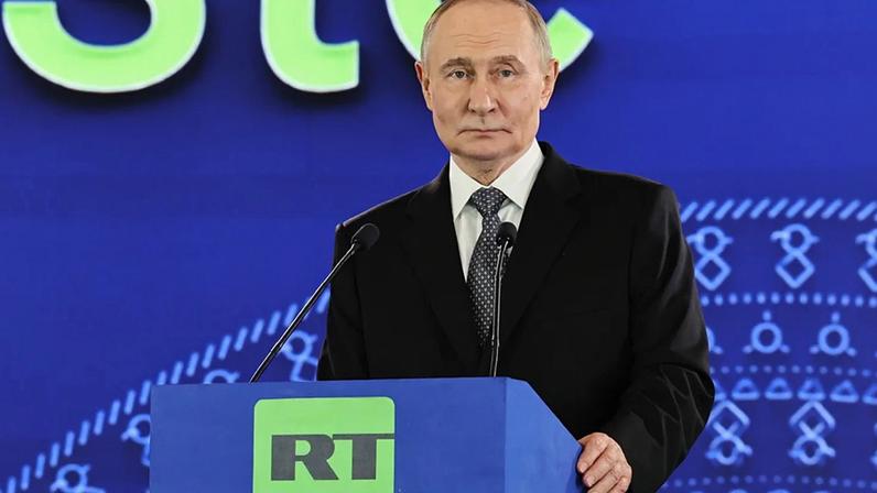 O Presidente russo Vladimir Putin na cerimónia de lançamento do canal de televisão RT India, Nova Deli, Índia, sexta-feira, 5 de dezembro de 2025.