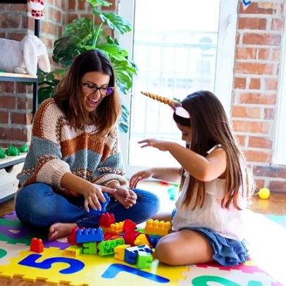 Laço entre mães bilíngues e filhos persiste frente à mudança de língua