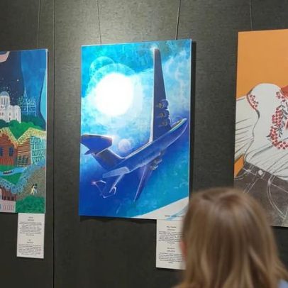 Exposição histórica revela a vida quotidiana na Ucrânia em amarelo e azul