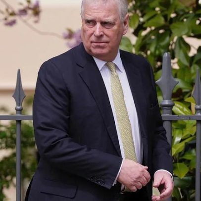Ex-príncipe André, irmão do rei Carlos, detido