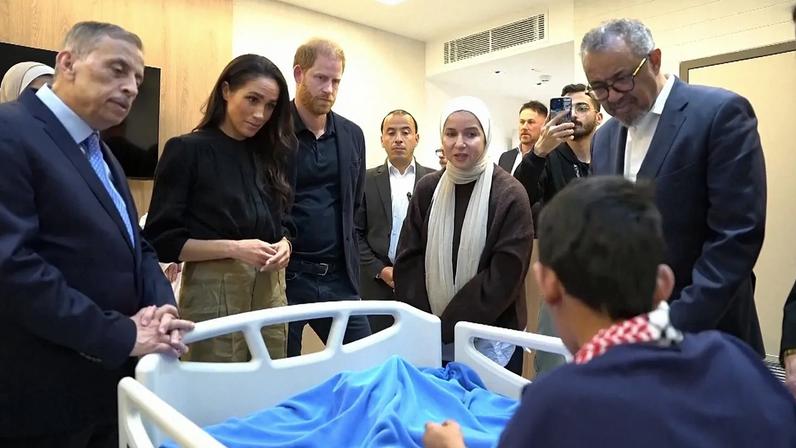 Harry e Meghan visitam feridos e doentes da Faixa de Gaza em tratamento