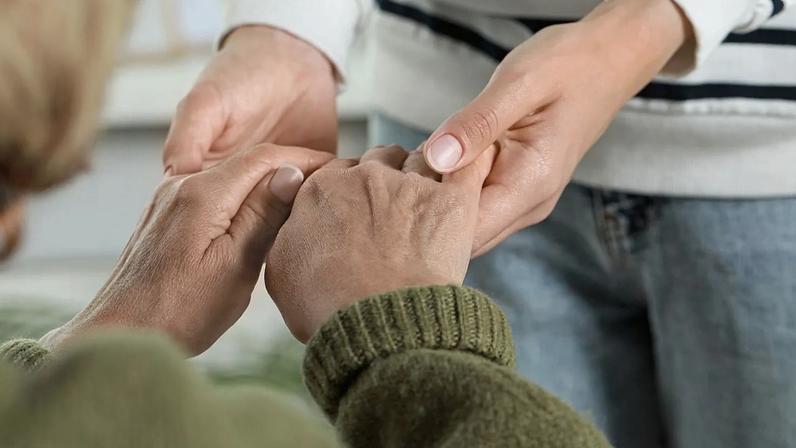 A doença de Alzheimer pode ser profundamente angustiante para as famílias e pessoas próximas.