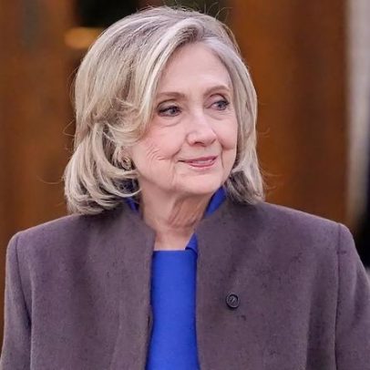 Hillary Clinton afirma desconhecer crimes de Epstein e pede testemunho de Trump