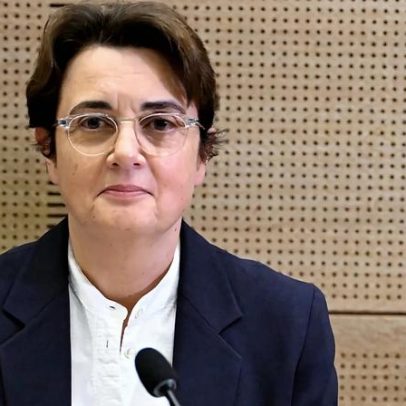 Diretora do Louvre demite-se após falhas de segurança