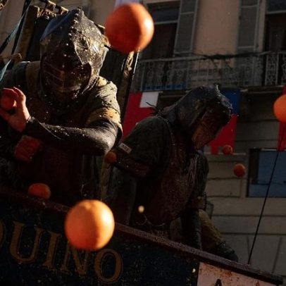 Carnaval de Ivrea 2026 atrai milhares na Batalha das Laranjas