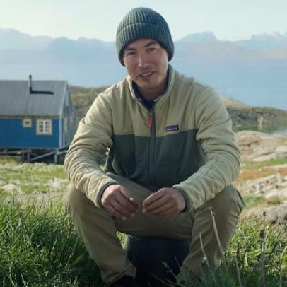 Cientista inuit percorre a Groenlândia de caiaque para expor microplásticos