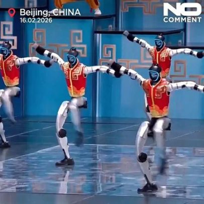 China apresenta robôs humanoides de artes marciais; Europa fica em alerta