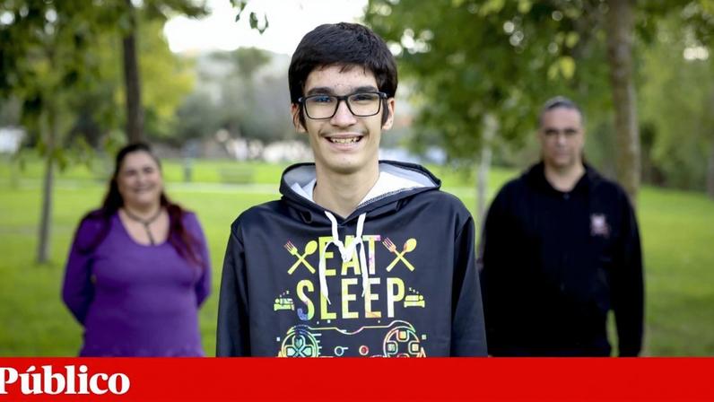 Rúben Silvestre, 16 anos, fotografado em Novembro, poucos dias antes de começar a escola, já o ano lectivo tinha arrancado havia dois meses