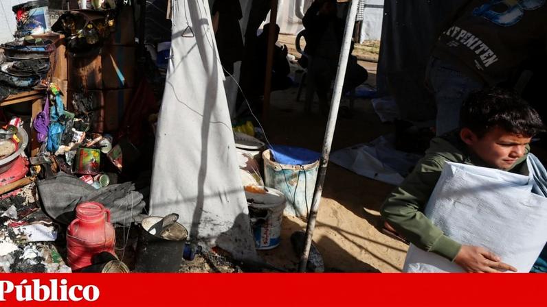 Um campo de refugiados, em Khan Younis, foi um dos locais atingidos no sábado pelas bombas israelitas