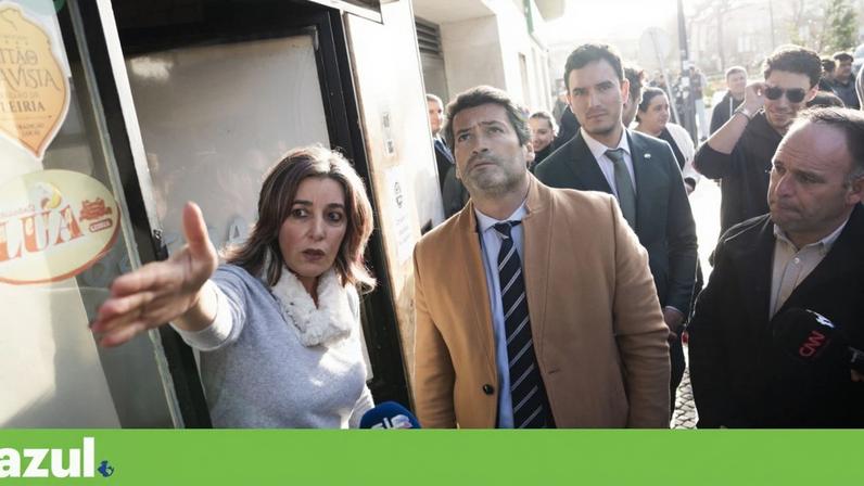 O candidato à segunda volta das presidenciais André Ventura, apoiado pelo Chega, em campanha em Leiria após a catástrofe provocada pela depressão Kristin.