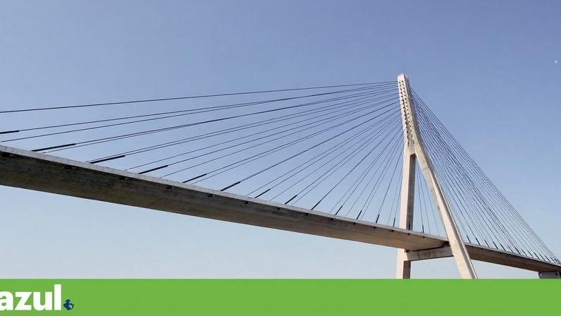 Ponte internacional sobre o Rio Guadiana: em Ayamonte, teme-se que a cheia chegue esta tarde