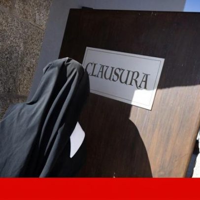 Teto do Mosteiro da Visitação, na Batalha, com buracos, monjas avaliam estragos