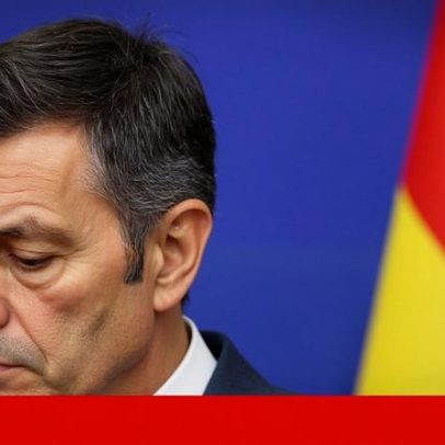 Pedro Sánchez brilha no exterior e perde apoio em casa