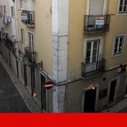 Dois bombeiros feridos em incêndio na Galeria Zé dos Bois, Bairro Alto