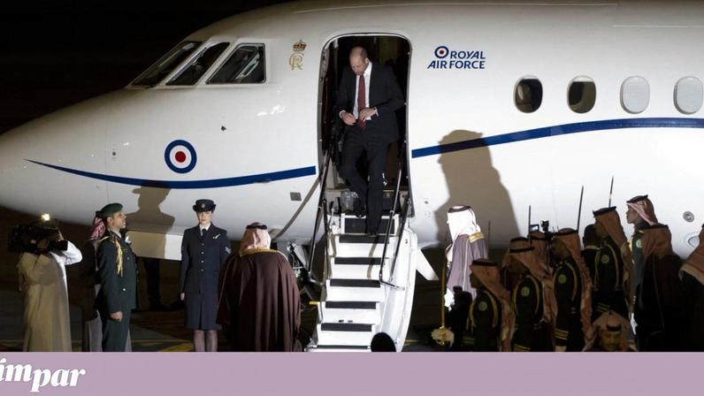 Príncipe William à chegada a Riade, Arábia Saudita