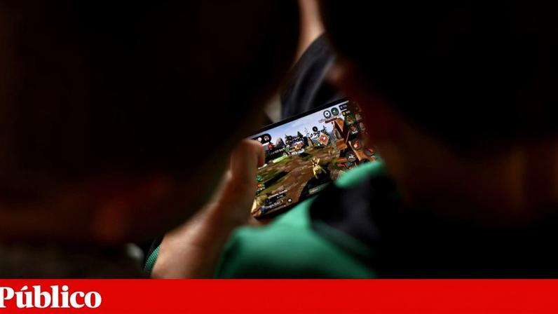 Como plataformas online usam jogos para radicalizar crianças