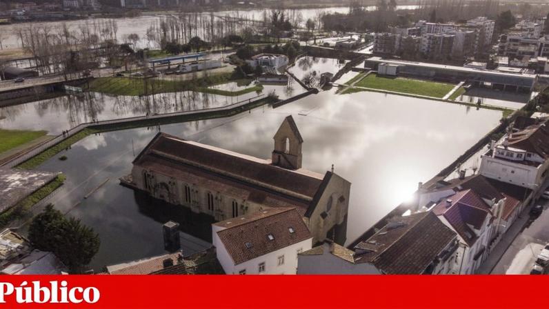 Mondego extravasou, em Coimbra, desde o Parque da Canção até às traseiras do Mosteiro de Santa Clara-a-Velha, 14 de fevereiro