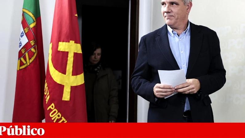 Paulo Raimundo, líder do PCP, assina o projecto de resolução para criar o novo laboratório do Estado