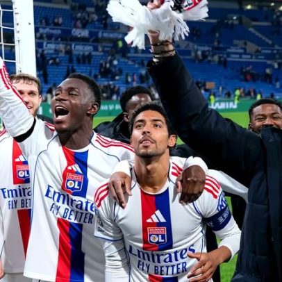 Lyon de Paulo Fonseca domina campo com jogo sólido e emoções fortes