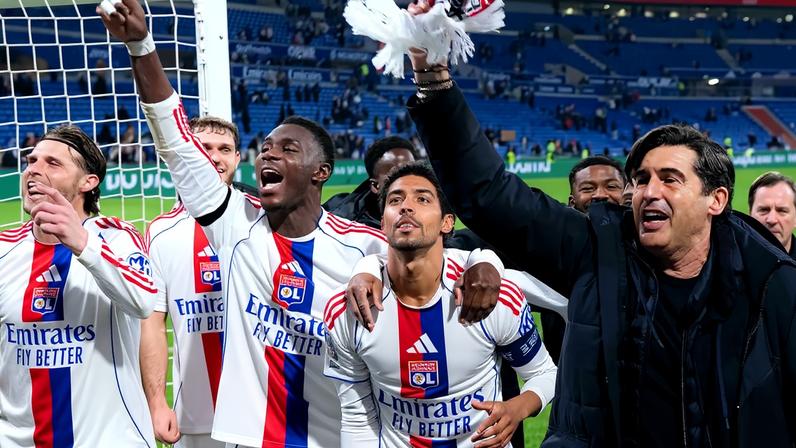 Paulo Fonseca, treinador do Lyon, comoveu-se com homenagem dos adeptos