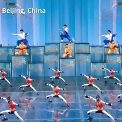 Quais as capacidades dos robôs humanoides apresentados pela China no megaevento