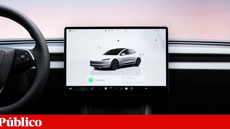 A China pretende reduzir a dependência do ecrã (na imagem, o ecrã de um modelo Tesla)