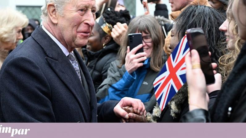 Carlos III numa visita nesta quarta-feira em Barking, Londres