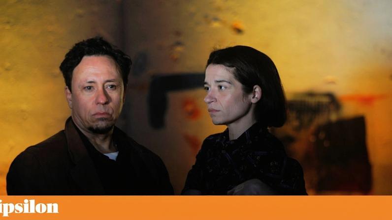 Paulo Pinto e Inês Pereira na encenação de Pedro Carraca de Os Jugoslavos, do dramaturgo espanhol Juan Mayorga