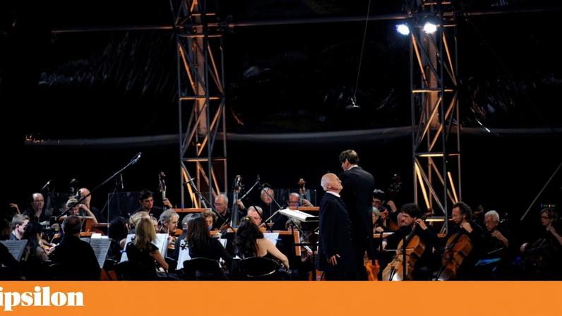 O cantor de ópera belga José Van Dam (ao centro) numa actuação no Laeken Royal Palace em Bruxelas em 2010