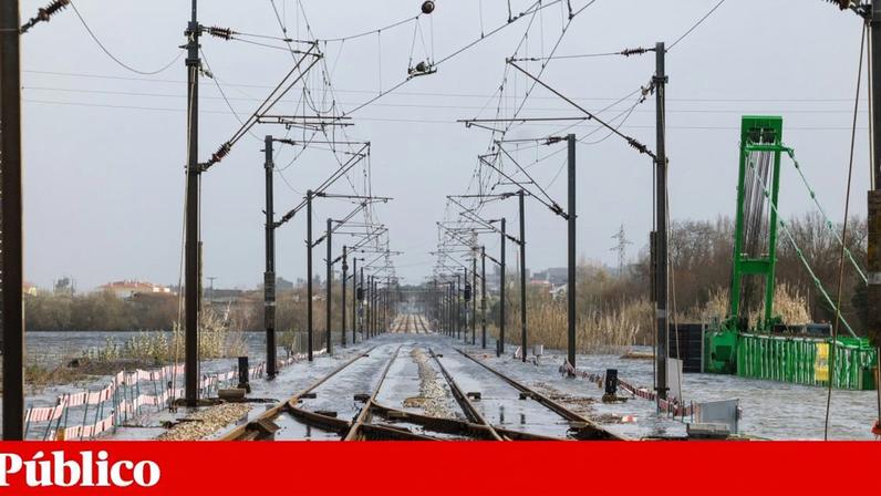 O ramal de Alfarelos, que encerrou devido à subida das águas do Mondego, deverá voltar a ter comboios a circular entre Coimbra e Figueira da Foz na próxima semana