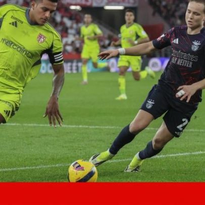 Benfica ultrapassa AFS pela esquerda com Schjelderup