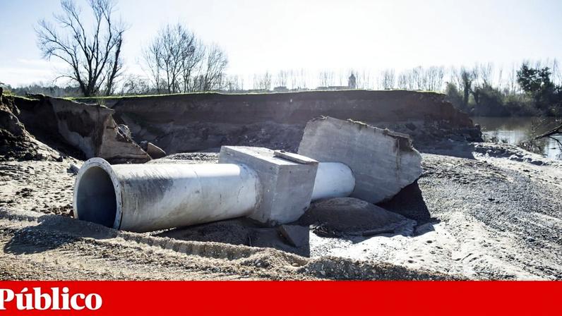 Zona do dique que rebentou, colapsou e agravou o estado de cheias no baixo Mondego