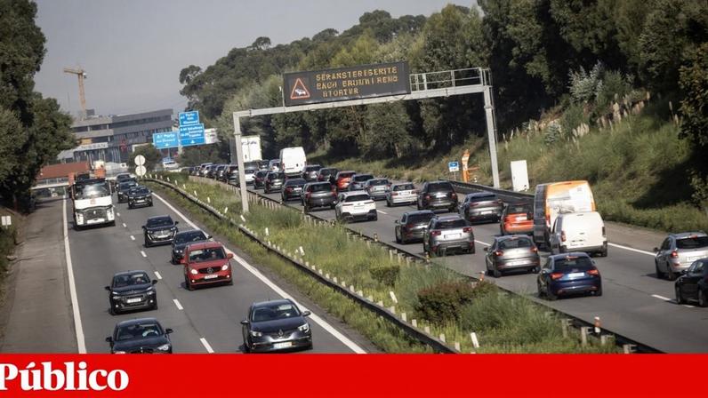 Uso do telemóvel na condução provocou mais de 12 mil acidentes em três anos
