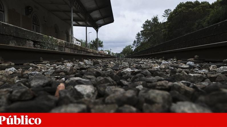 Os comboios não estão a circular desde a tempestade