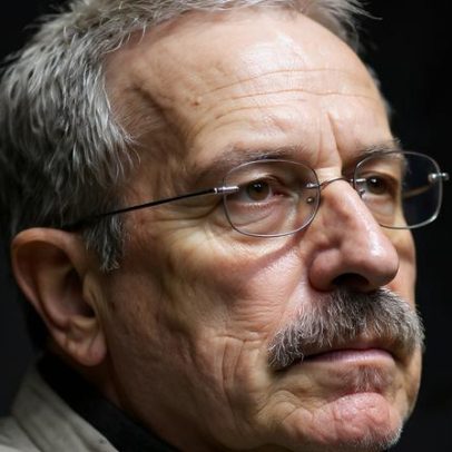 Morre António Casimiro, cenógrafo e figurinista português de referência