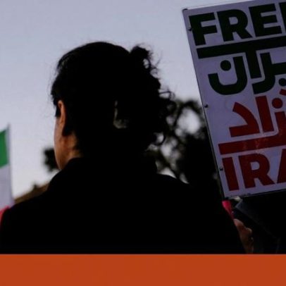 Estudantes iranianos protestam pelo terceiro dia, com pressão dos EUA a subir