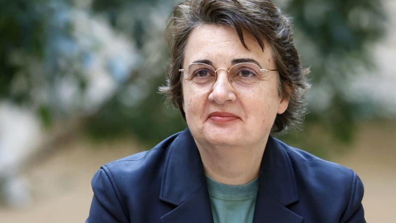 Laurence des Cars dirigia o Museu do Louvre desde 2021