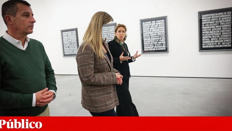 Nuno Piteira Lopes, à esquerda, durante uma visita da ministra da Cultura a Cascais