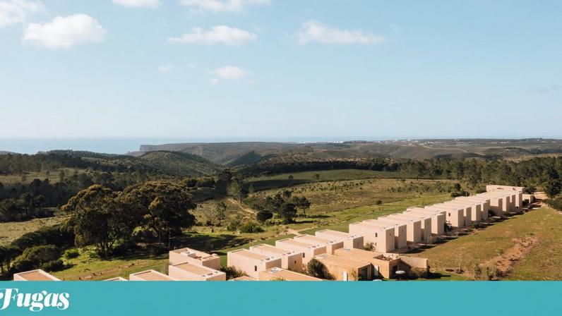 Vista aérea do Praia do Canal Nature Resort perto de Aljezur