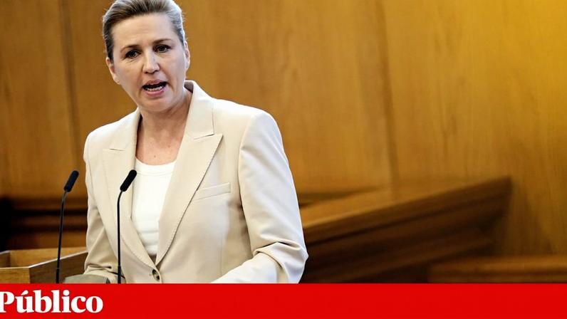 A primeira-ministra da Dinamarca anuncia eleições legislativas antecipadas no Salão do Parlamento, em Christiansborg, em Copenhaga, Dinamarca, a 26 de Fevereiro