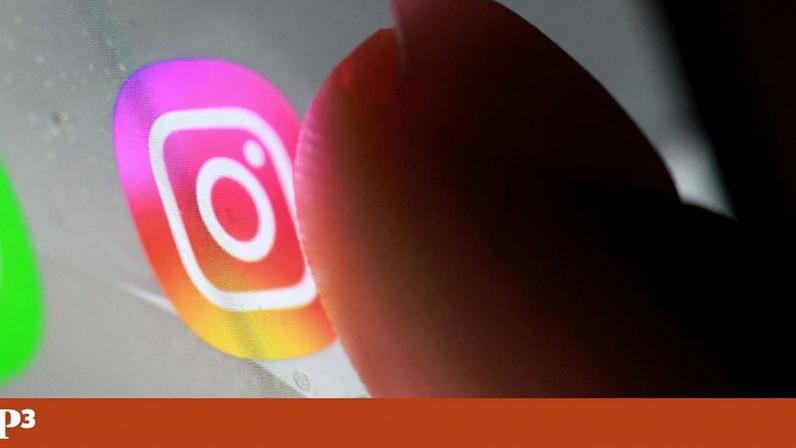 Os alertas serão enviados aos pais por *email*, SMS ou WhatsApp